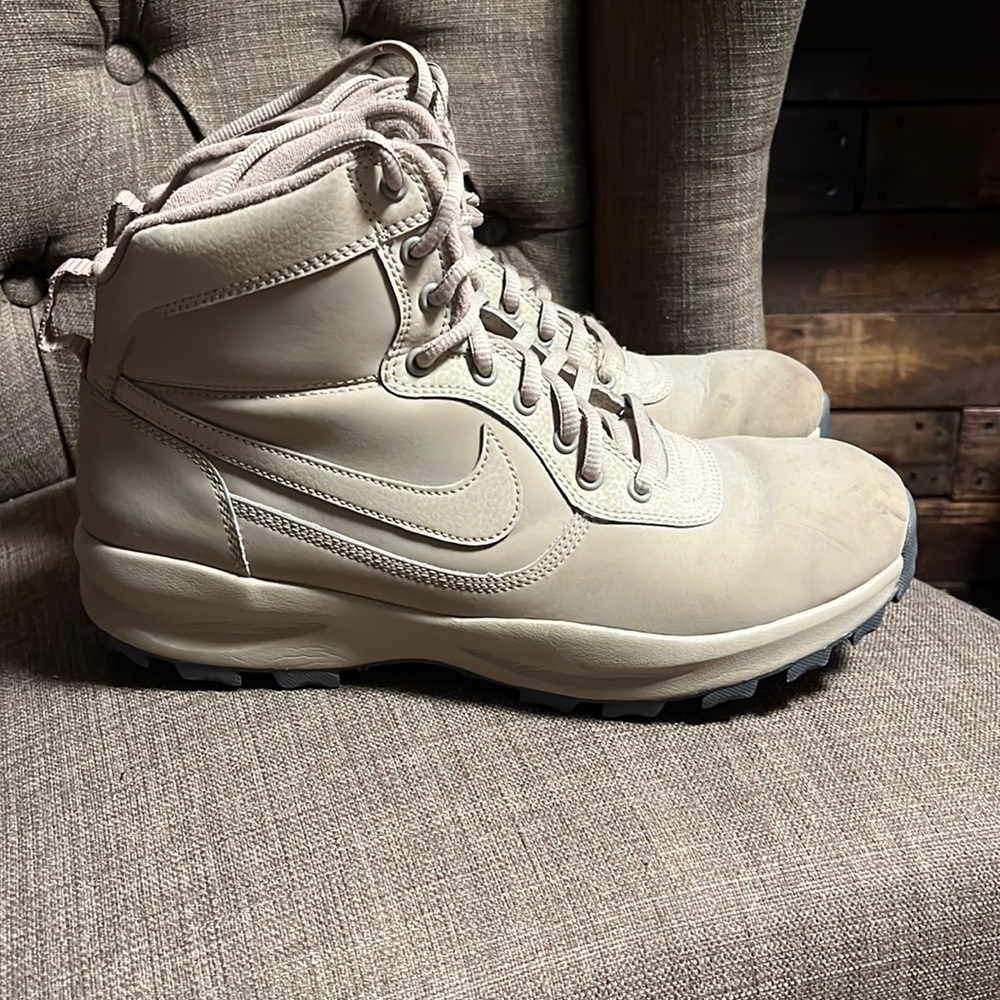 Nike Manodome men's 10.5